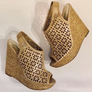 Carlos Santana Calder Wedge Nude Size 8